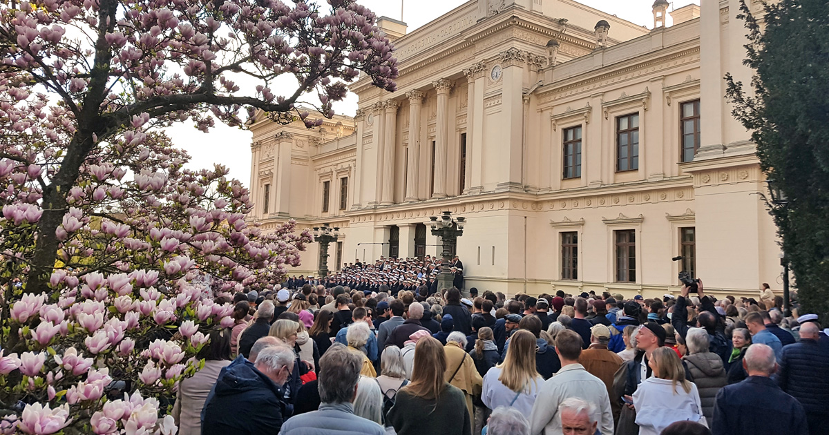 Lund’s Student-Singers greet Spring on the steps of the University main buildning