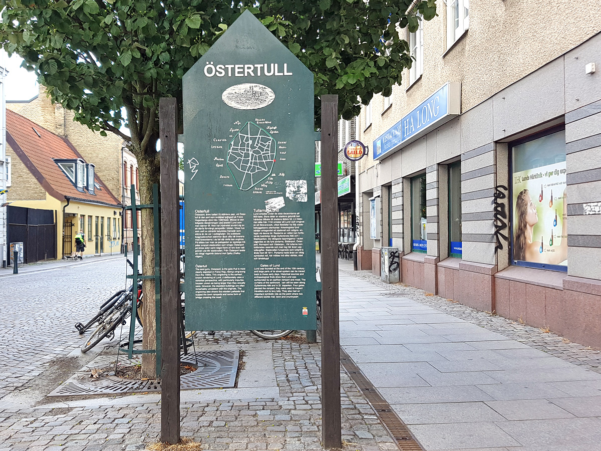 The sign about Lund's eastern entrance, Östertull, to the medieval Lund