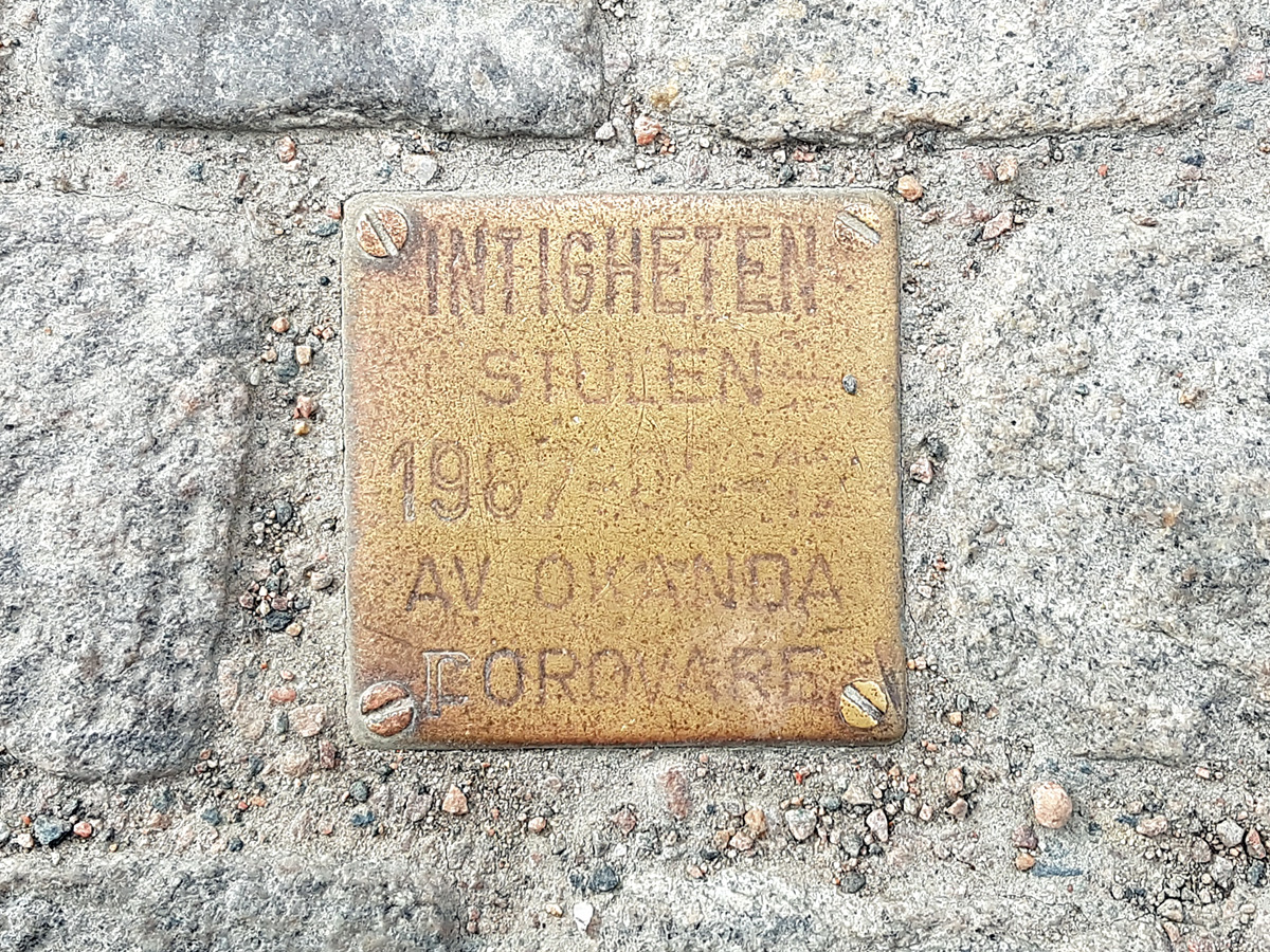 Plaque commemorating the theft of the statue Nothingness in Lund