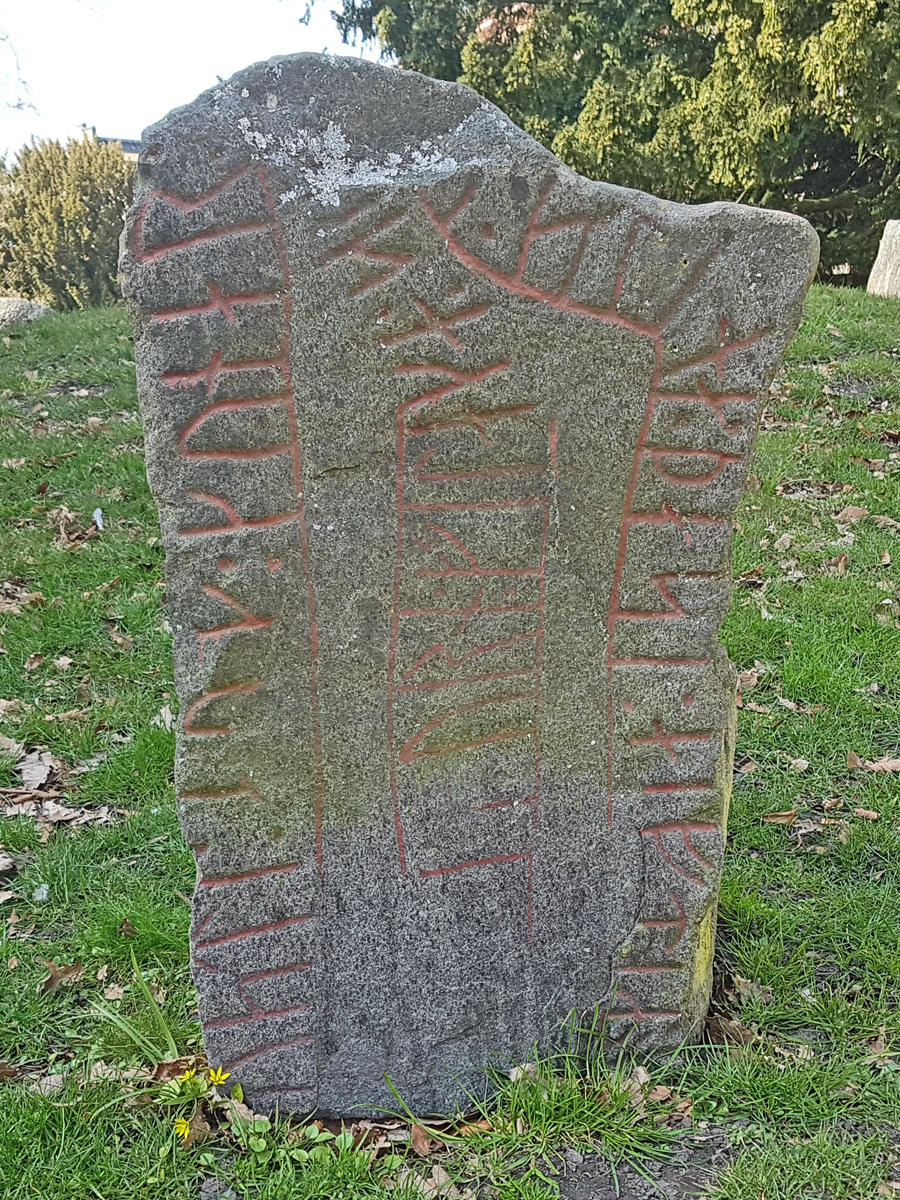The front of the runestone Gårdstånga stone number 2 in Lund