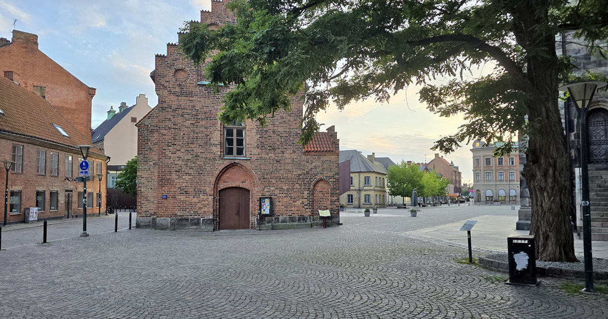 The Cathedral Plaza in Lund where the fortress was located to the left and St. Clemens church straight on