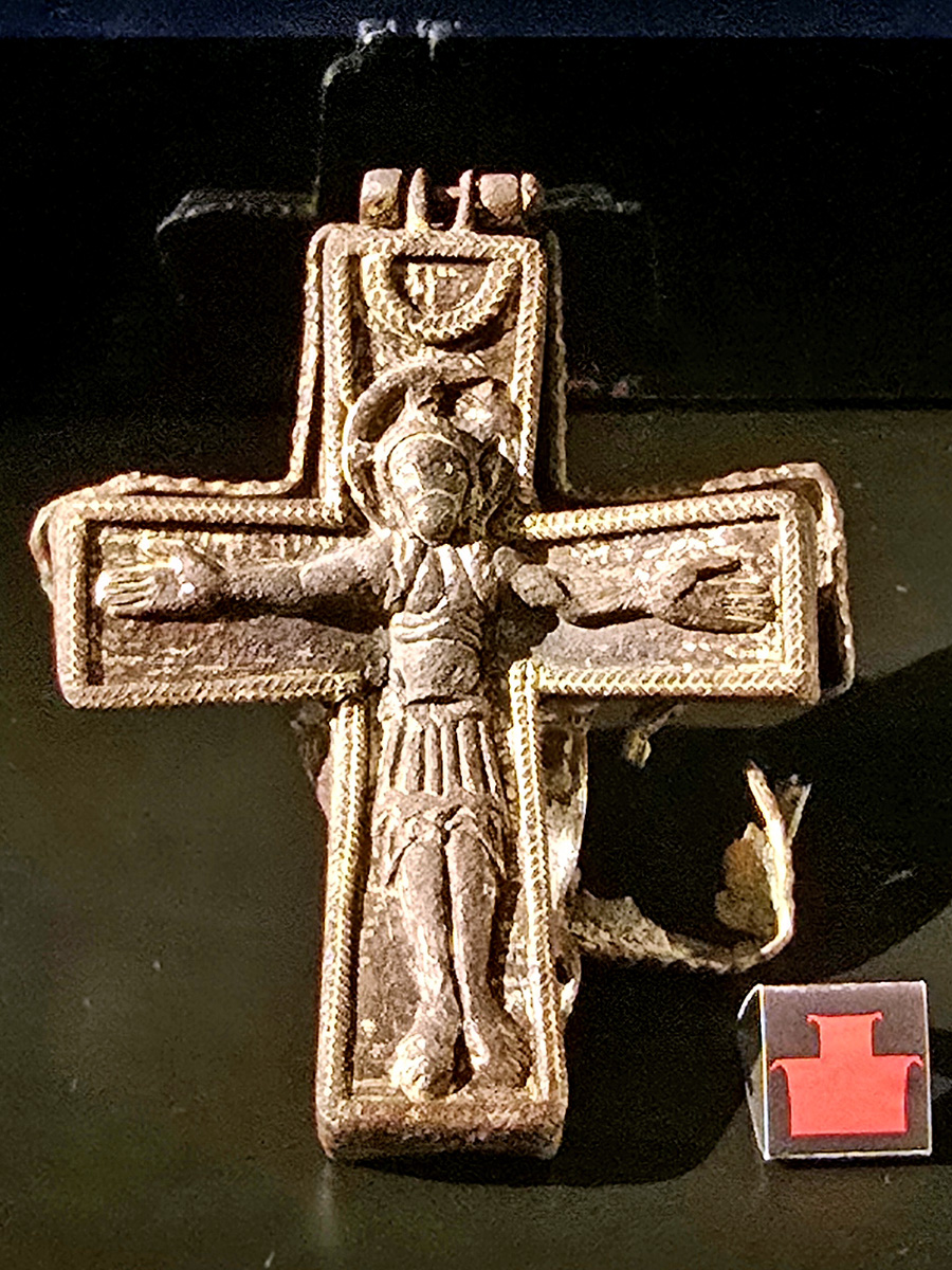 An encolpion which has been found in Uppåkra 1997 which could be the enkolpion that Toma lost there in 989