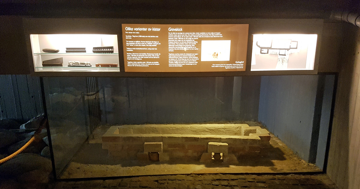 Information in the exhibition for Drotten church ruin about different types of grave coffins and burial practises