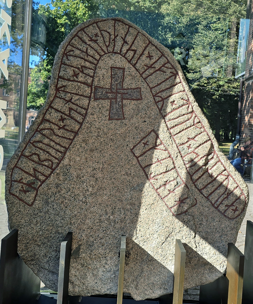 One of the runestones from the Hunnestad monument where Kunar and Toma are mentioned