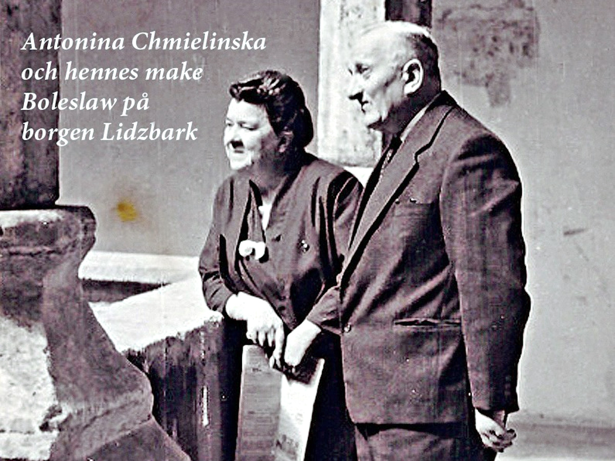 Antonina Chmielinska and her husband at the castle Lidzbark in Poland around 1959–1960